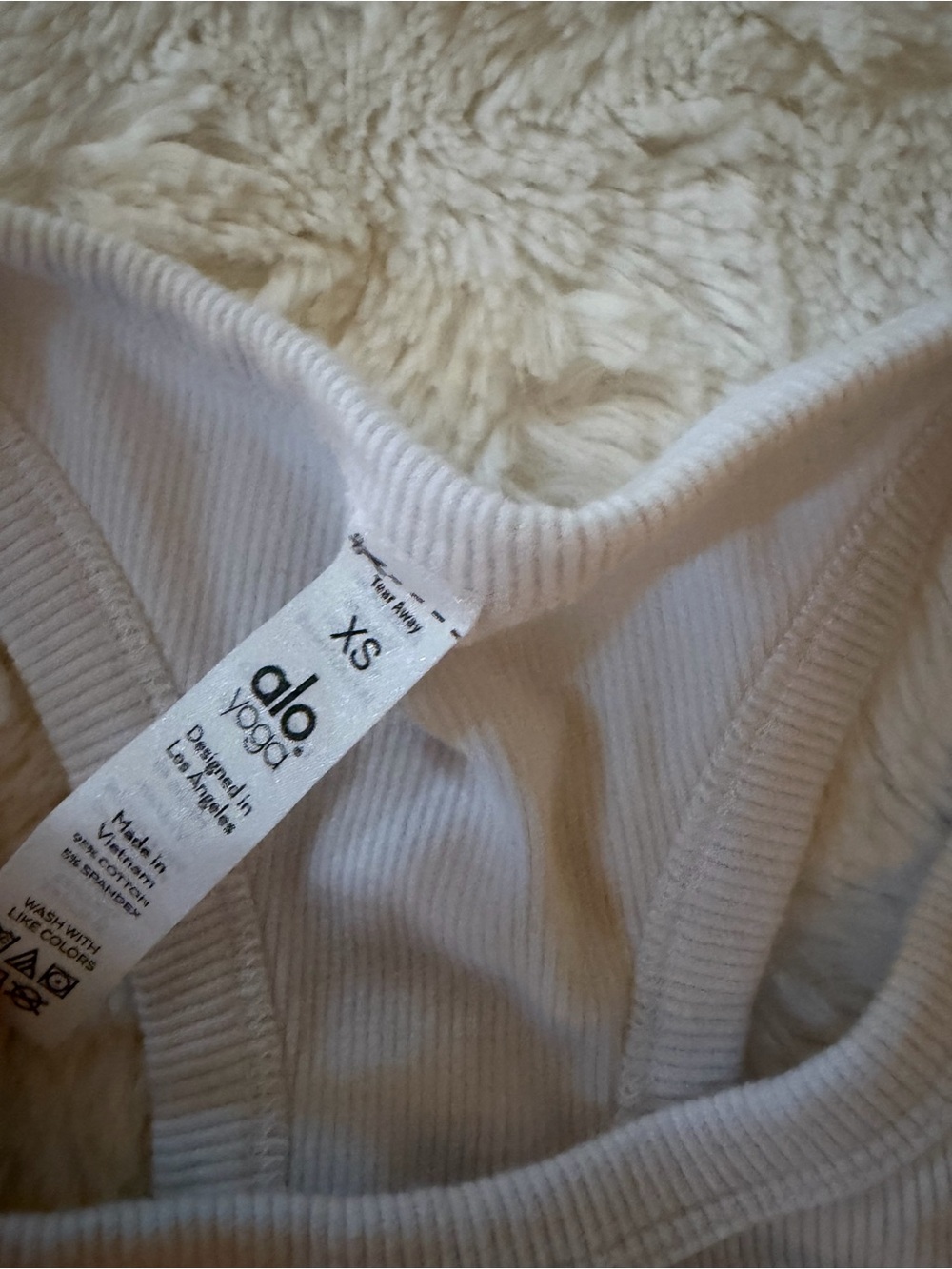 ALO Yoga White Ribbed Racerback Crop Tank with Center Tag - Picture 3 of 3